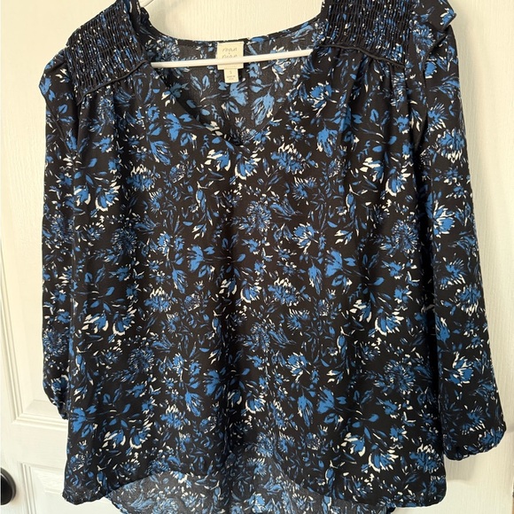 Blue and Black Floral Blouse with Notched Collar and 3/4 Sleeves - Picture 2 of 5